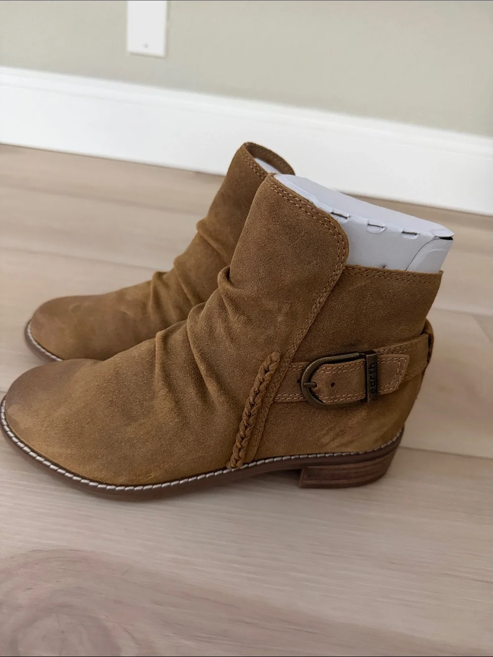 NWOB Earth Etnaira Women's Tan Suede Ankle Boot with Buckle Sizes 5 & 6.5